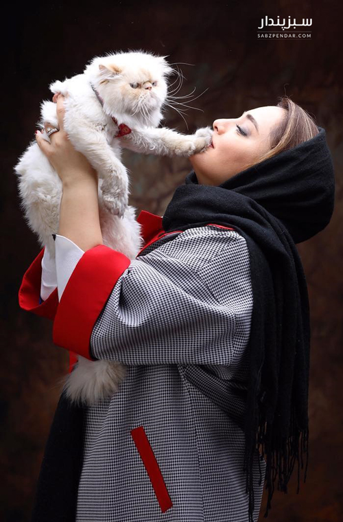 نرگس محمدی و گربه اش