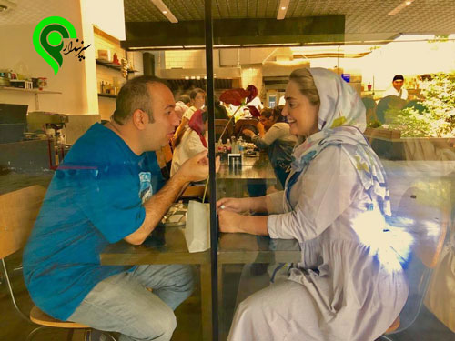 نرگس محمدی و همسرش در رستوران