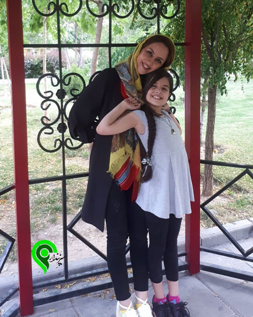 ترنم کرمانیان و مادرش
